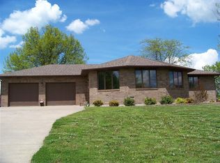 601 Lakeview Cir, Stockton, MO 65785