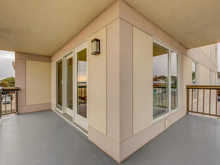 1 Seacliff Ave #3A — Photo 26