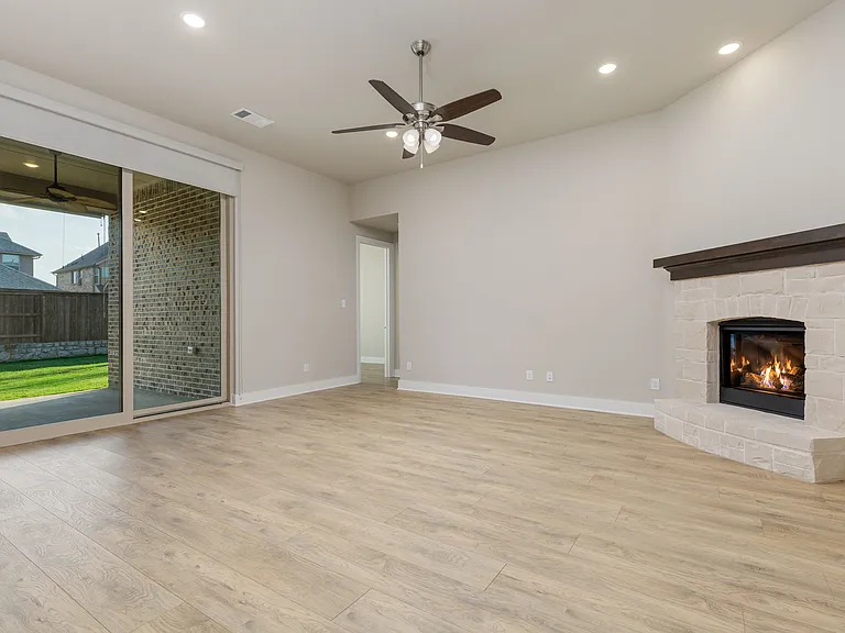 1829 Leo Dr — Photo 3