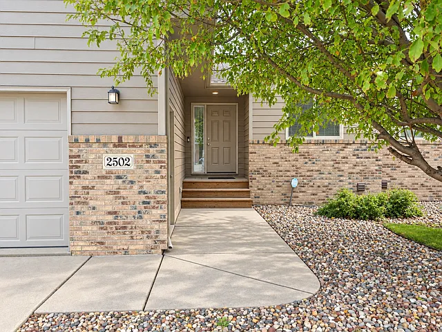 4 bed, 2064 sqft, $2,000 — Photo 2