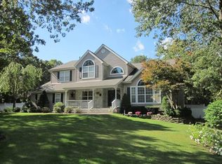 38 Silas Woods Rd, Manorville, NY 11949