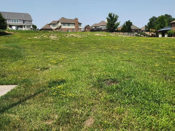 8884 Hillside Dr, Saint John, IN 46373