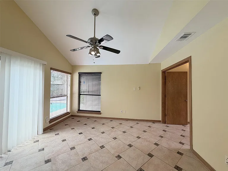 13103 Waldemere Dr — Photo 10