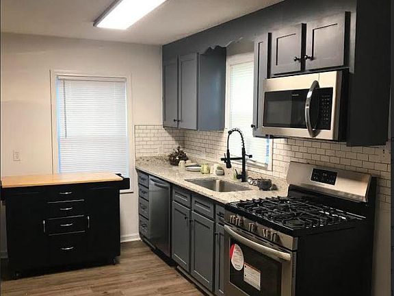 5th image of 412 Chambers St