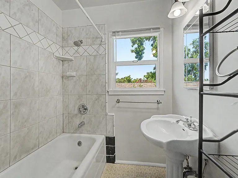 1024 D St #1-4 — Photo 8