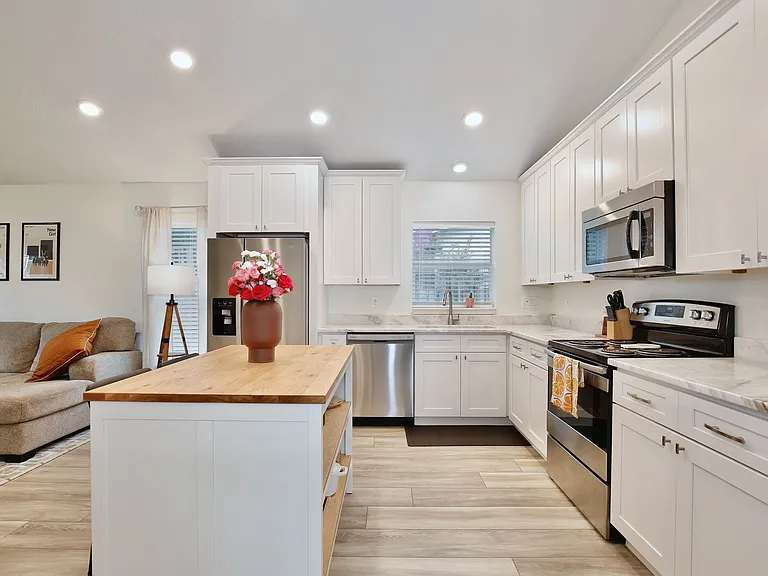 765 Hendrix Ave — Photo 9