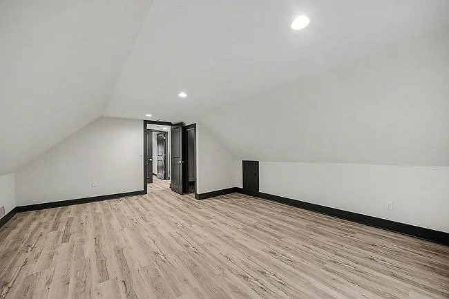 112 Valencia St — Photo 16