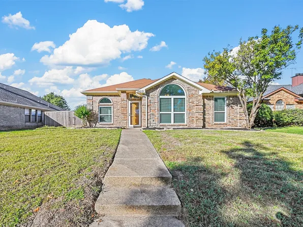 909 Micarta Dr, Mesquite, TX 75181