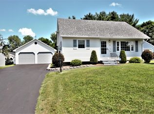 34 Robinhood Dr, Brewer, ME 04412