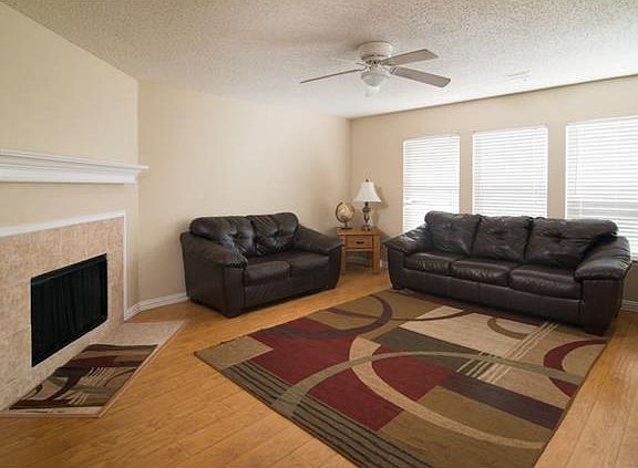 2nd image of 906 Gillon Dr