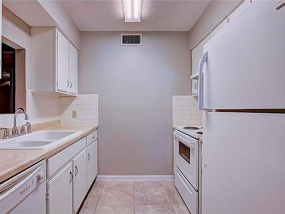 4th image of 8610 Bowling Green Dr #B