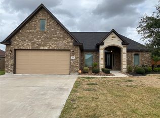 1421 S Bluebonnet Ln, Angleton, TX 77515