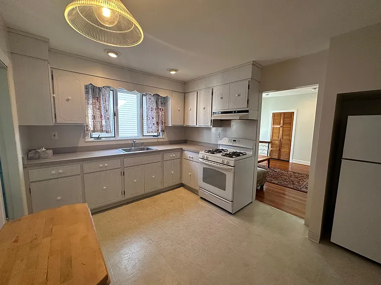 33 Knowlton St #B — Photo 9