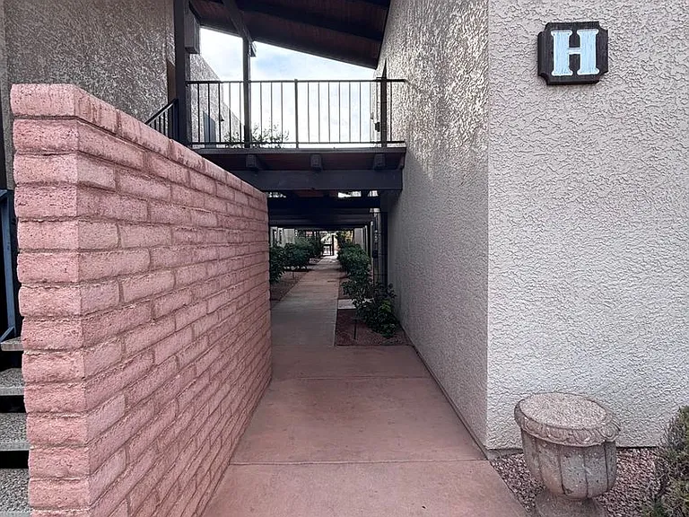 65 Verde Valley School Rd #H1 — Photo 2