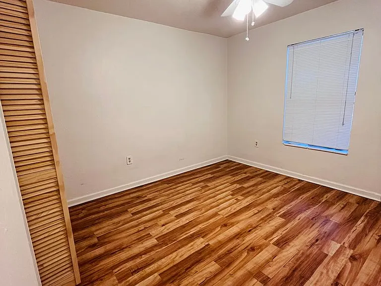 581 Holyoke Ct — Photo 4