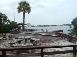 611 Pelican Dr, Fort Walton Beach, FL 32548