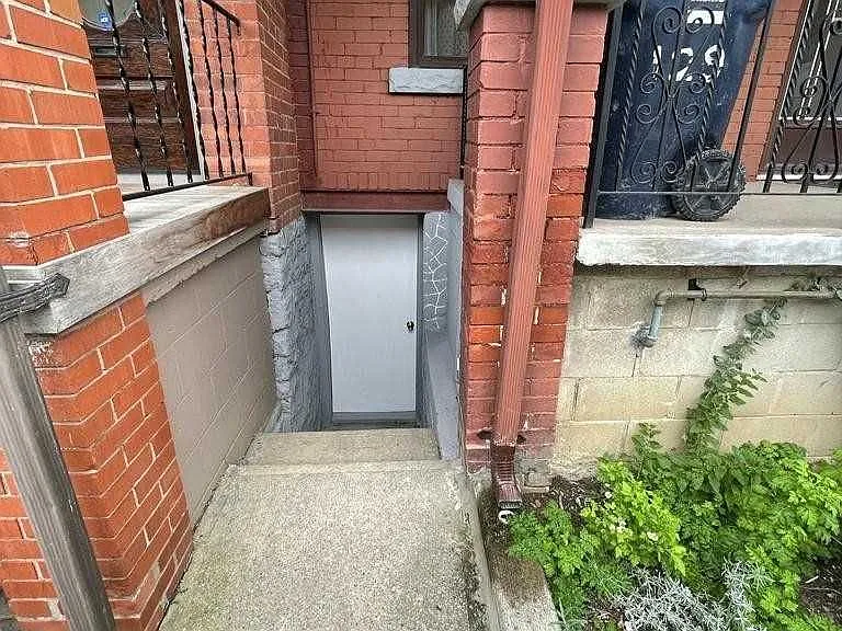 129 Wolseley St #BASEMENT — Photo 3