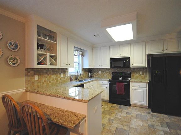 3rd image of 1631 Amalie Dr