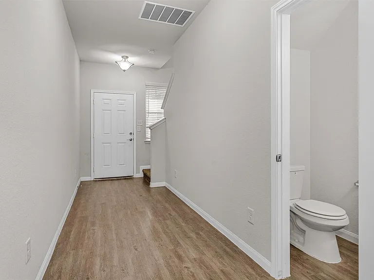 17423 Desmond St — Photo 3