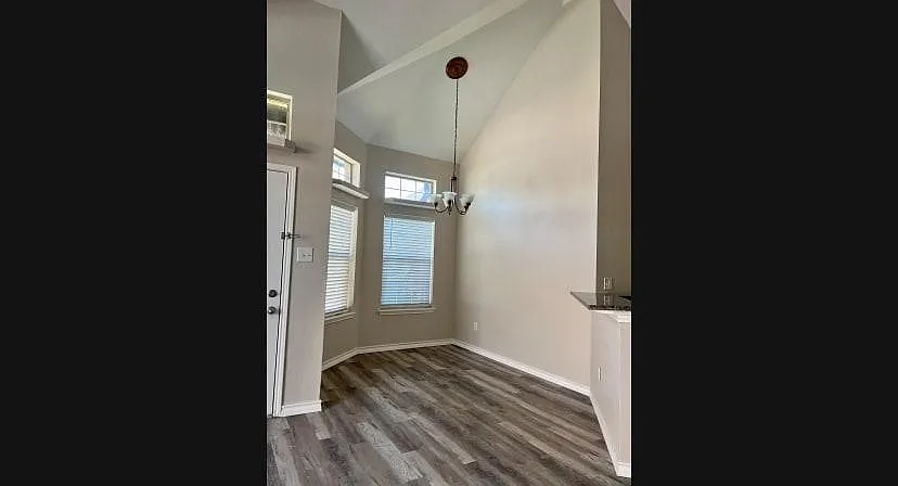 3 bed, 1184 sqft, $2,050 — Photo 4