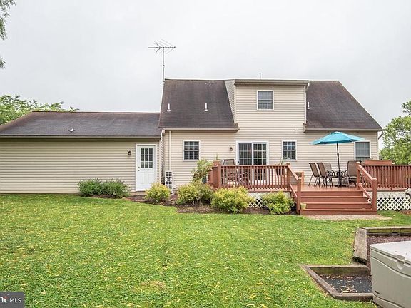 4th image of 121 Larkspur Dr