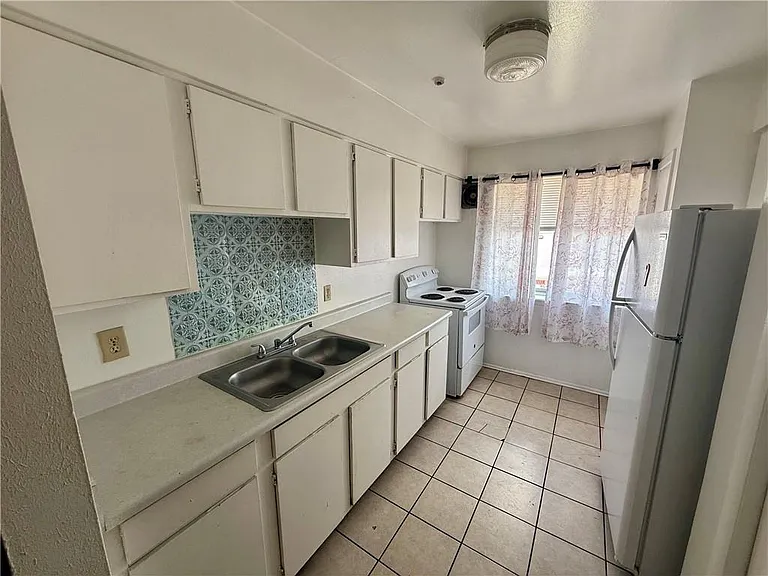625 Papworth Ave #E — Photo 4