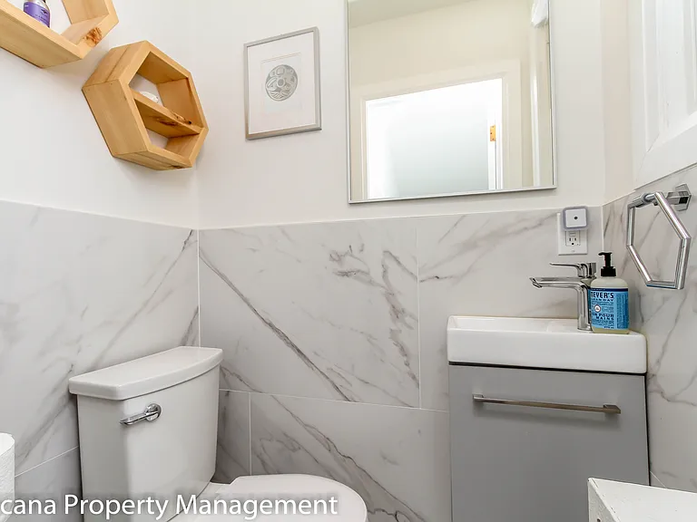 220 Cowley Ave — Photo 17