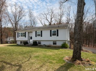 10 Grove Pl, Bethel, CT 06801