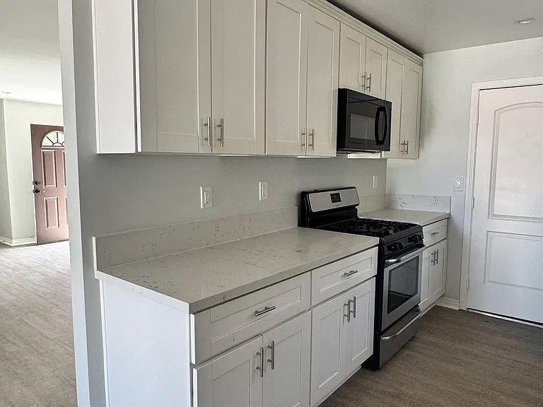 529 Worthington St — Photo 11