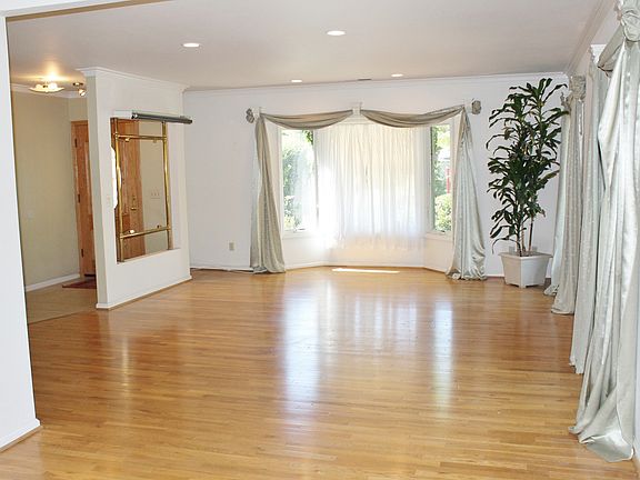 Light Filled Living Rm