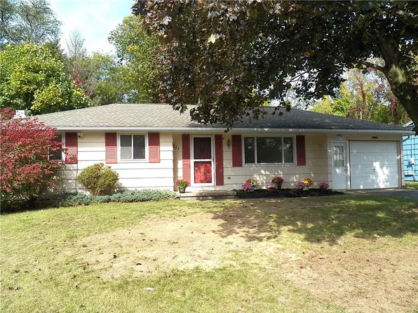 211 Shadmore Dr, Rochester, NY 14626