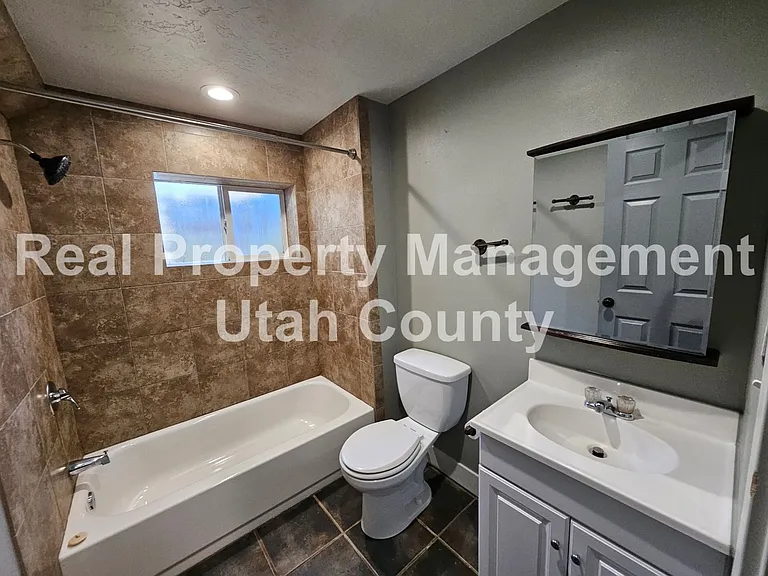 42 W 680 N — Photo 24
