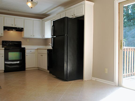Kitchen w/all Electric Appliances