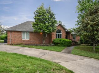 1995 S Forrest Heights Ave, Springfield, MO 65809