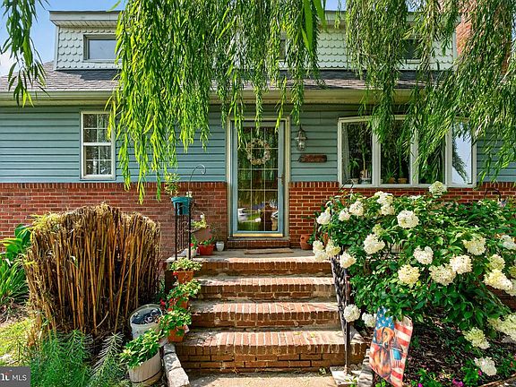 3rd image of 2922 Wells Ave