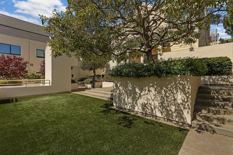 2 bed, 2.0 bath, 1107 sqft, $4,050 — Photo 2