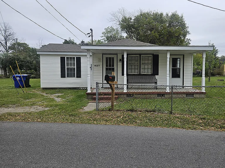 837 Sycamore Ave — Photo 3