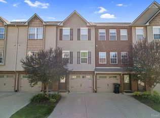 2211 Knotty Pine Trl, Howell, MI 48855
