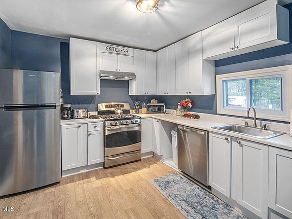 3rd image of 1452 Huntersland Road