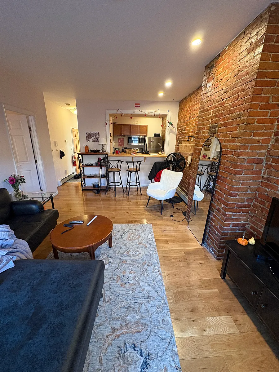Building Photo - 204 Northampton St #3