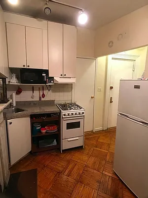 Rented by Keller Williams NYC | media 16