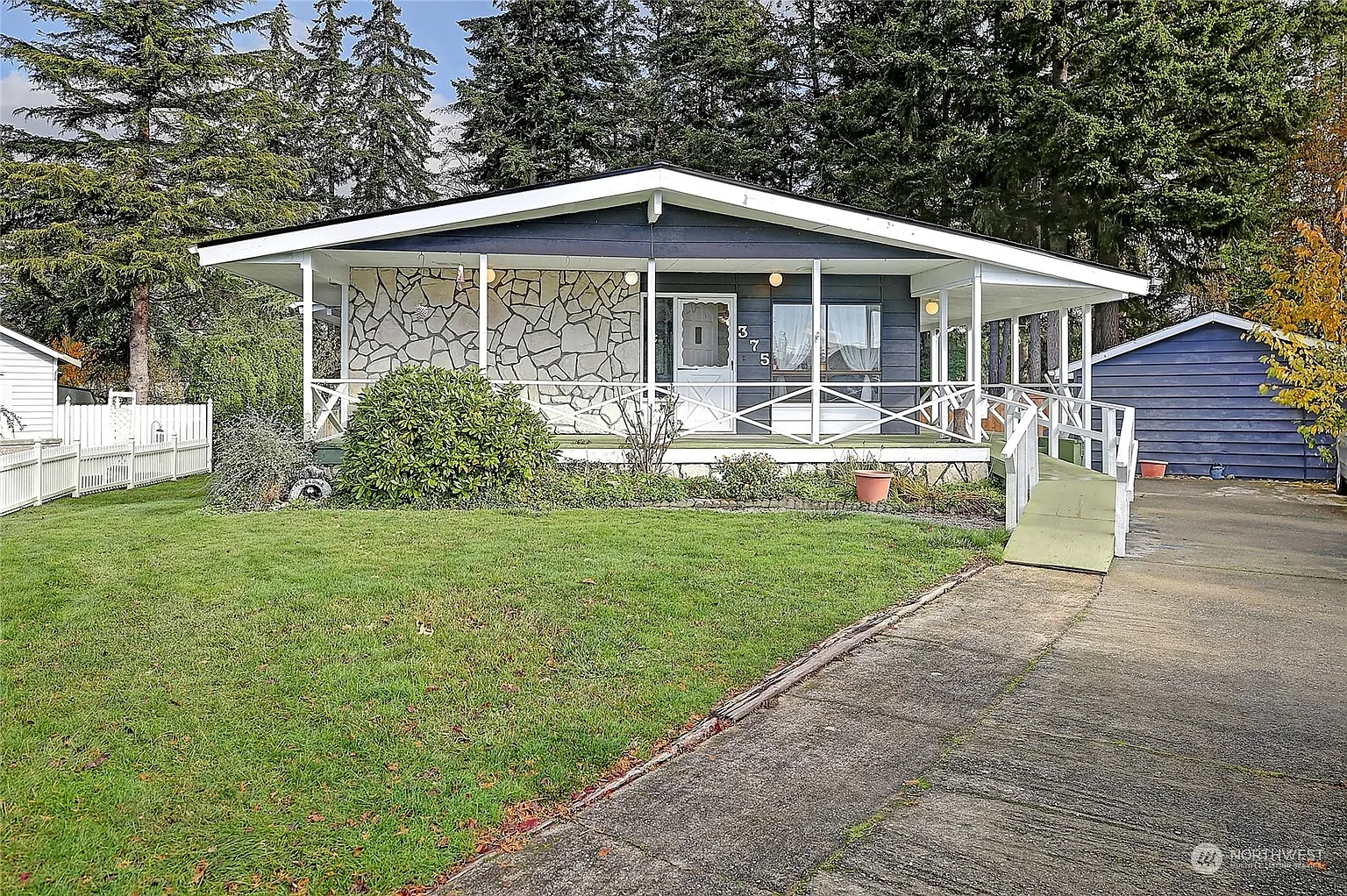375 Piper Way photo 1
