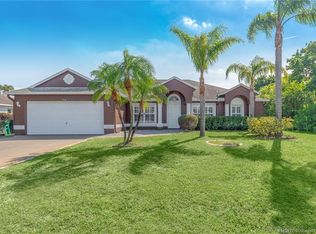 458 SE Essex Dr, Port Saint Lucie, FL 34984
