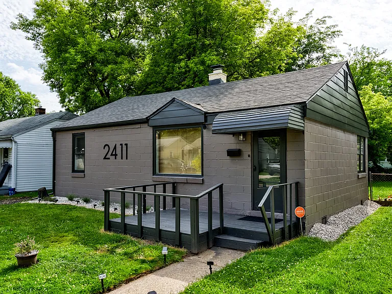 2411 Harris St — Photo 1