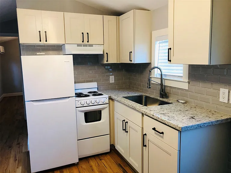 734A McDaniel St — Photo 10