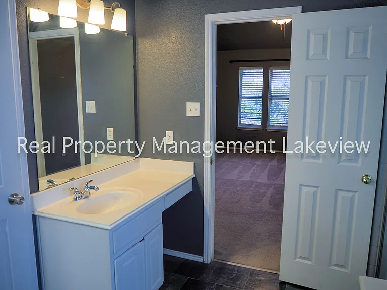 7500 Waterside Pl — Photo 35