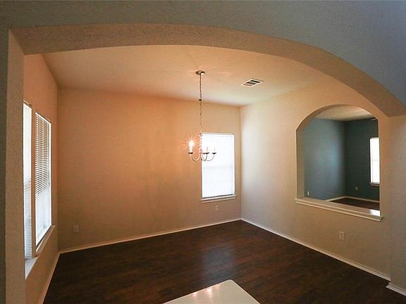 5th image of 2107 Charlotte Estates Dr