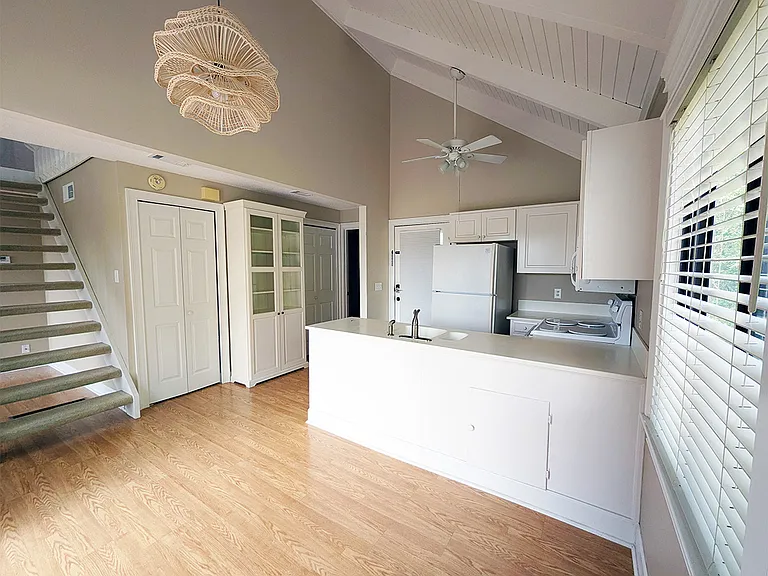 493 Cedar Walk — Photo 5