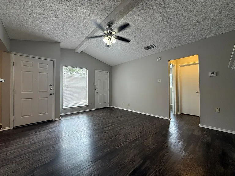 522 Cutty Trl #B — Photo 3