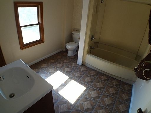 3rd image of 124 Mendel Ct